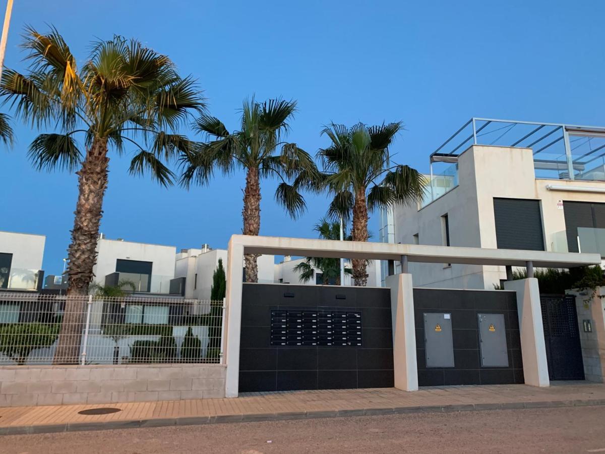 Punta Prima Villa 3 Bedrooms And Solarium Sea View تورّيفيِخا المظهر الخارجي الصورة
