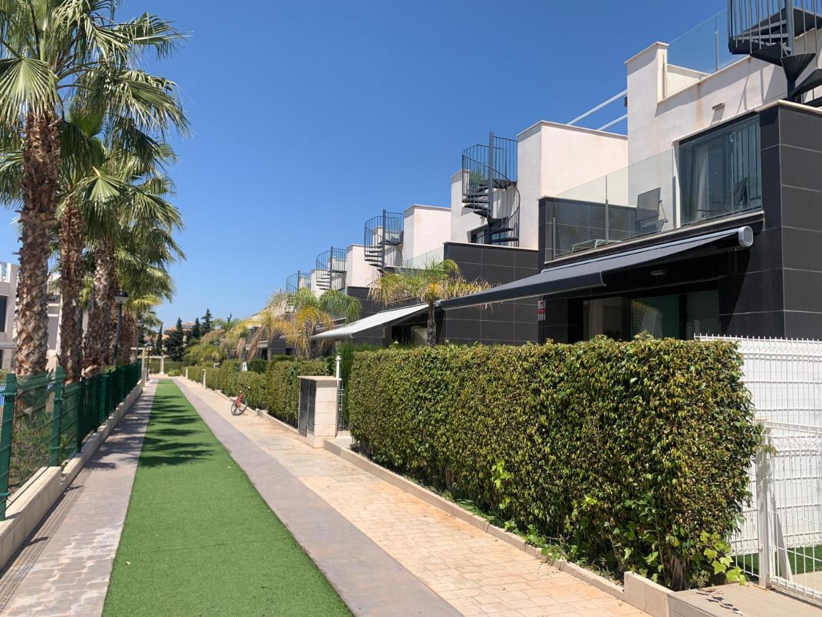 Punta Prima Villa 3 Bedrooms And Solarium Sea View تورّيفيِخا المظهر الخارجي الصورة