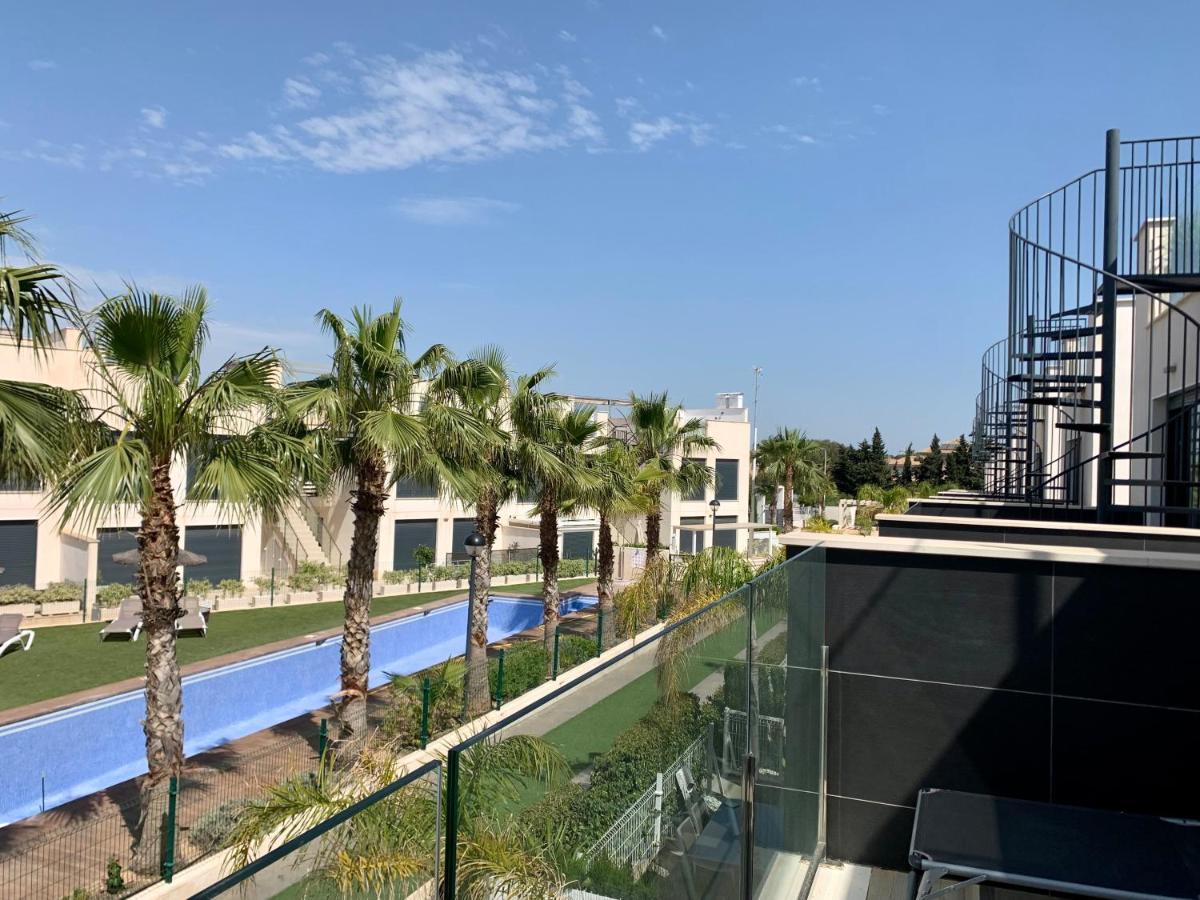 Punta Prima Villa 3 Bedrooms And Solarium Sea View تورّيفيِخا المظهر الخارجي الصورة