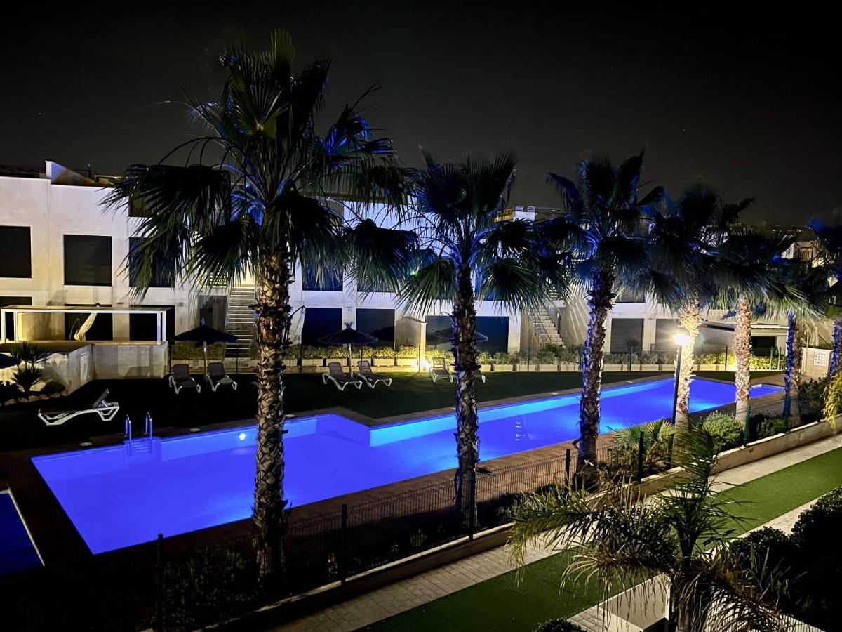 Punta Prima Villa 3 Bedrooms And Solarium Sea View تورّيفيِخا المظهر الخارجي الصورة