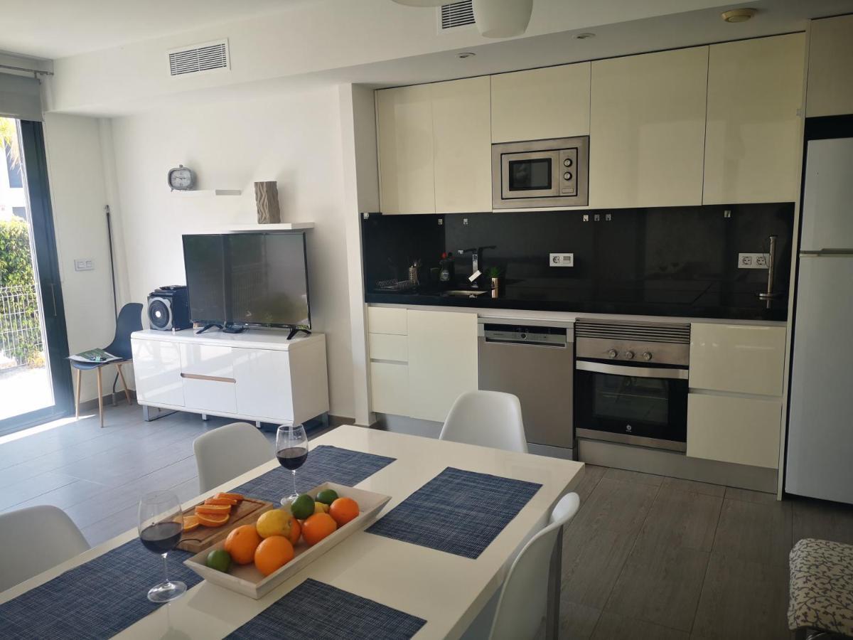 Punta Prima Villa 3 Bedrooms And Solarium Sea View تورّيفيِخا المظهر الخارجي الصورة
